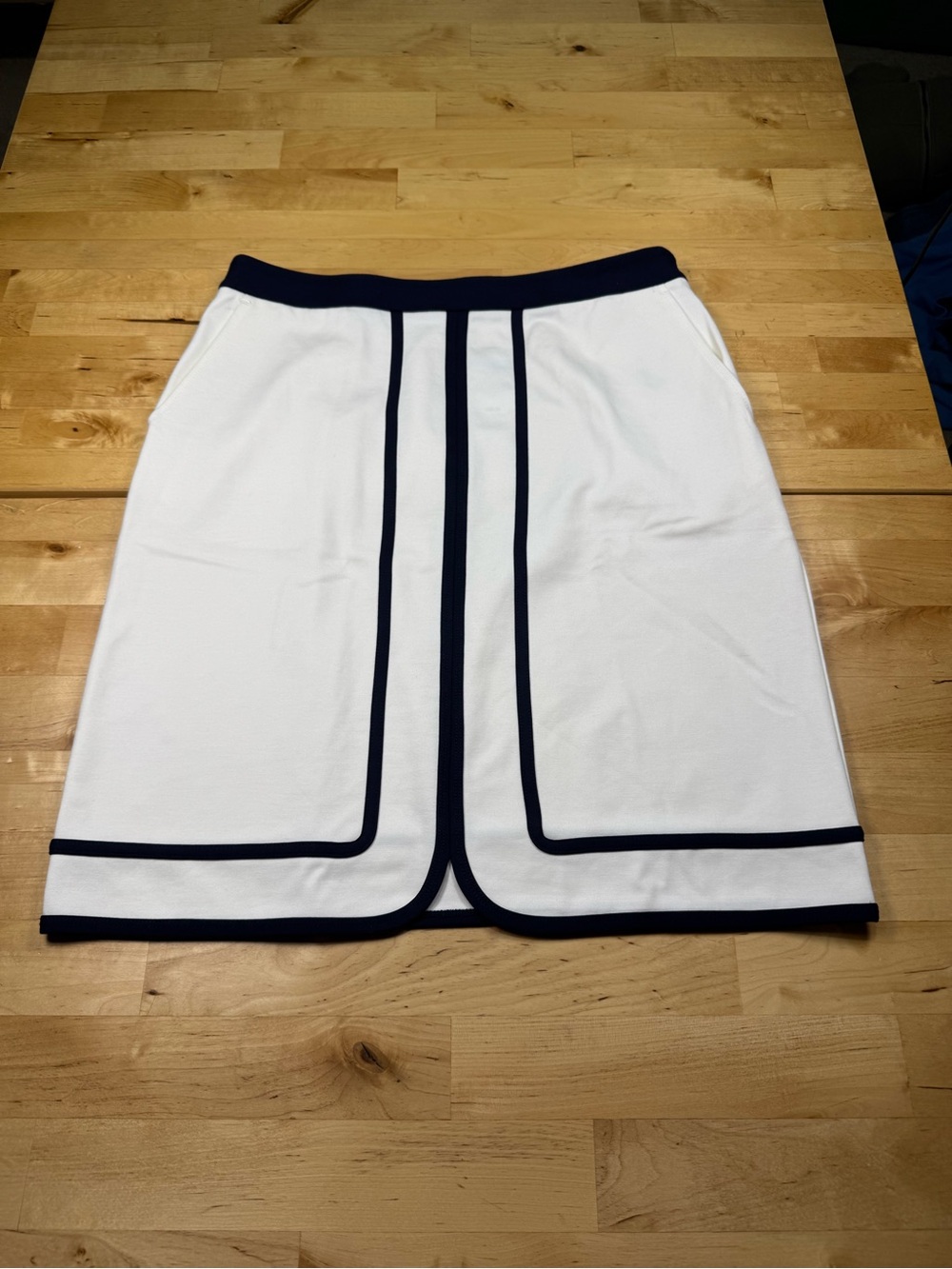 J. McLaughlin Marf A-line White Skirt with Navy Piping NWT